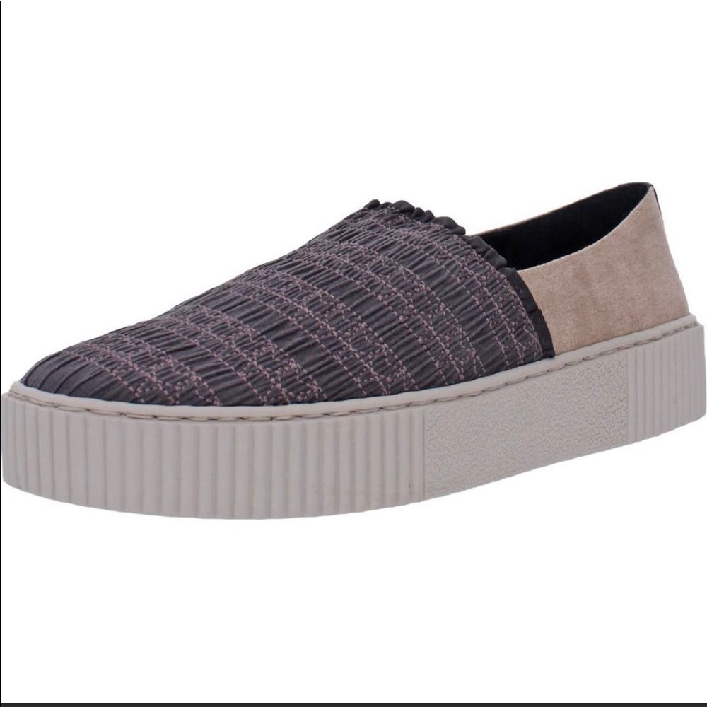Lori Goldstein Collection Womens Sabrine Gray Slip-On Sneakers Shoes NWT